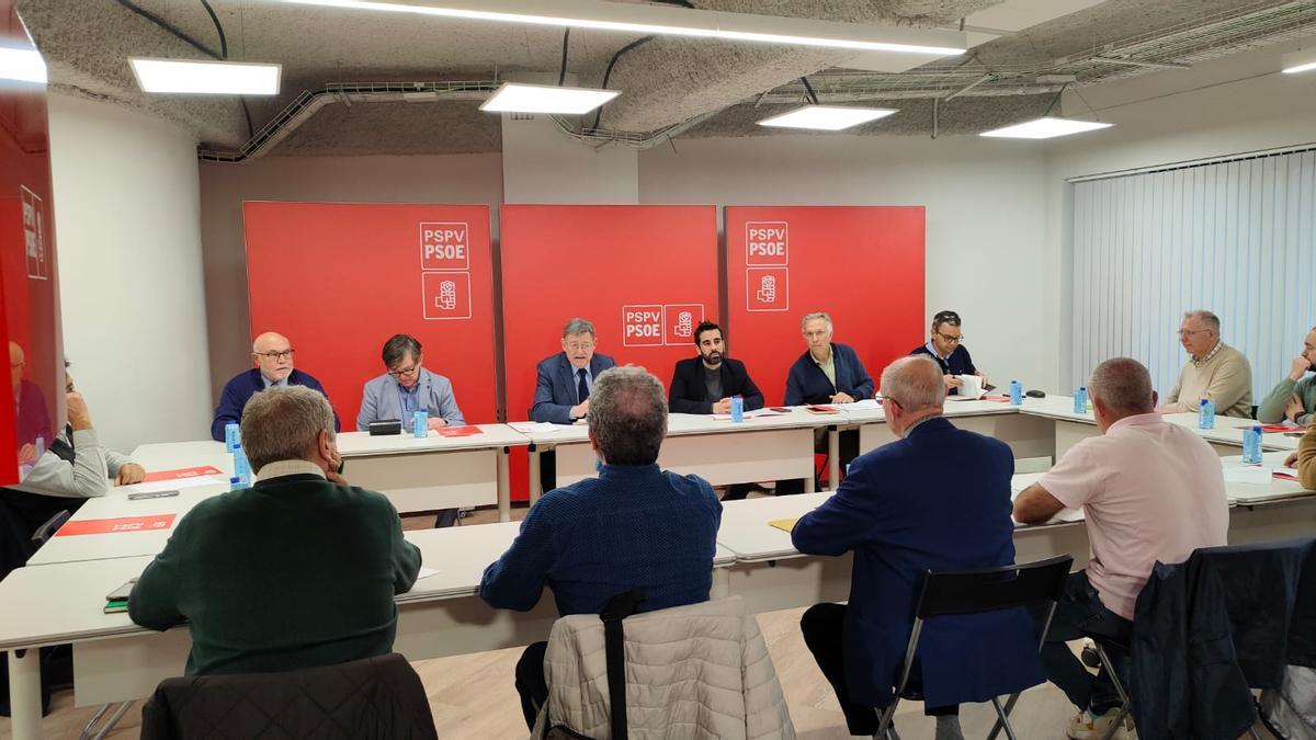 Un momento de la reunión en la sede del PSPV.