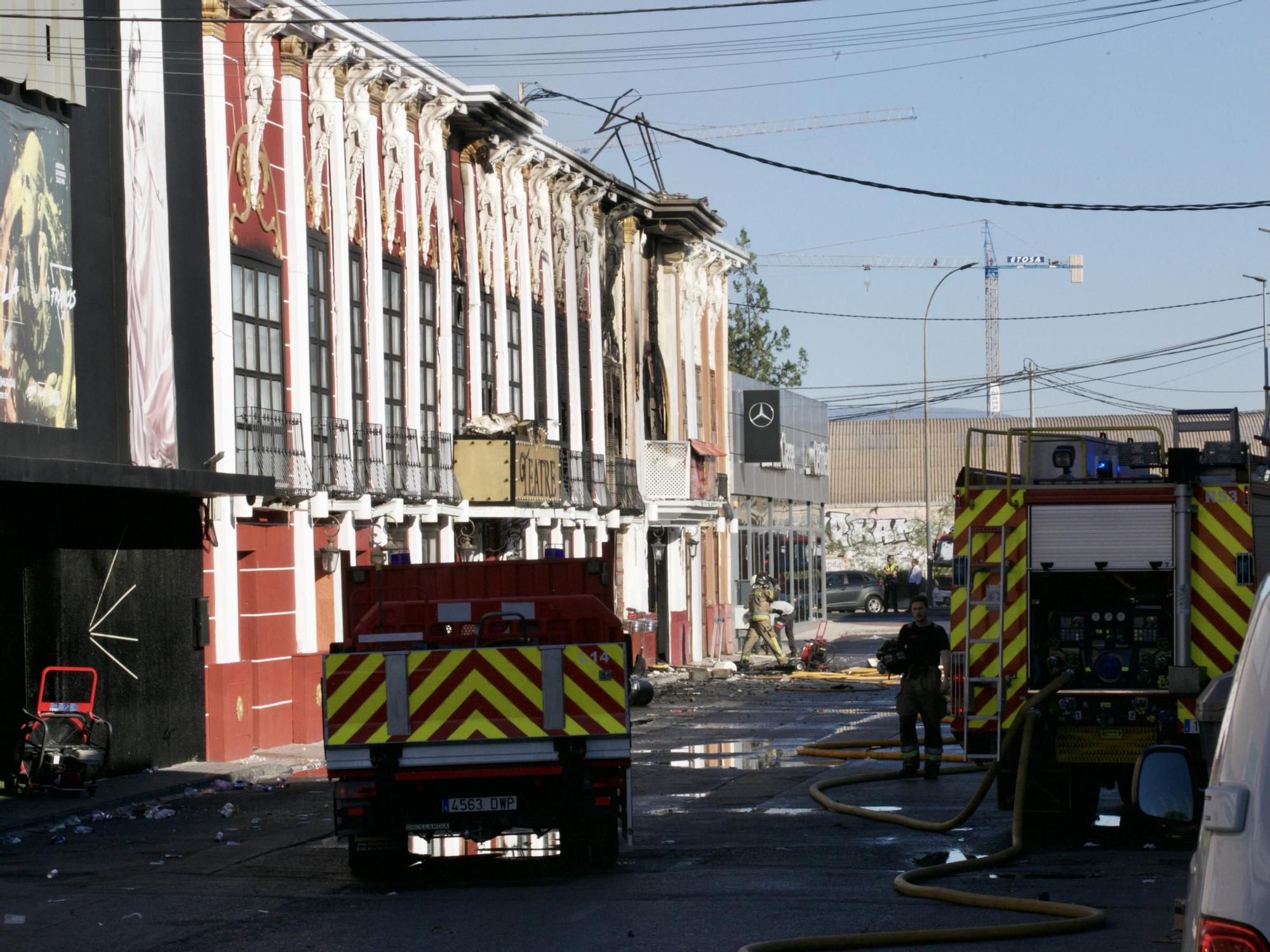 Las imágenes de la zona de ocio de Atalayas tras el incendio en dos discotecas