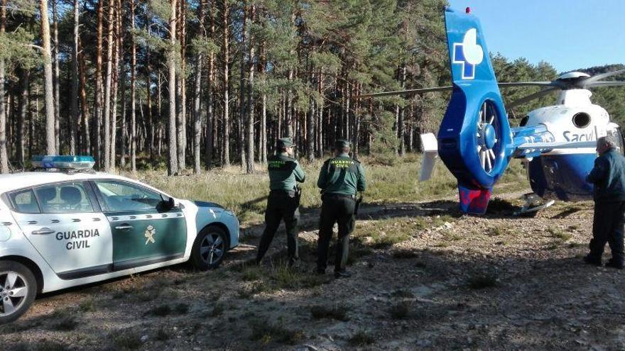 Helicóptero desplazado al pinar de Ferreras de Arriba para atender a la persona herida.