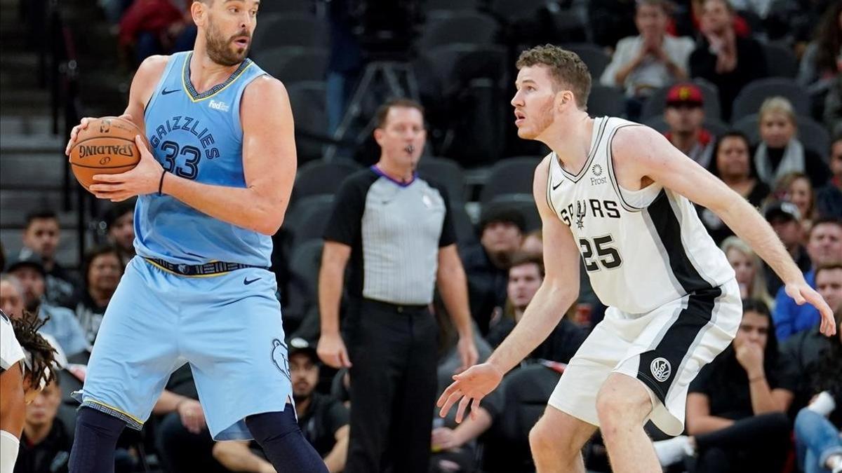 Marc Gasol, en una acción del partido ante los Spurs en San Antonio