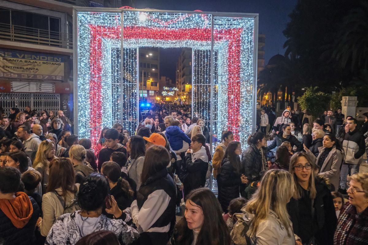 La Feria de Navidad, abarrotada el pasado 5 de diciembre en Elche