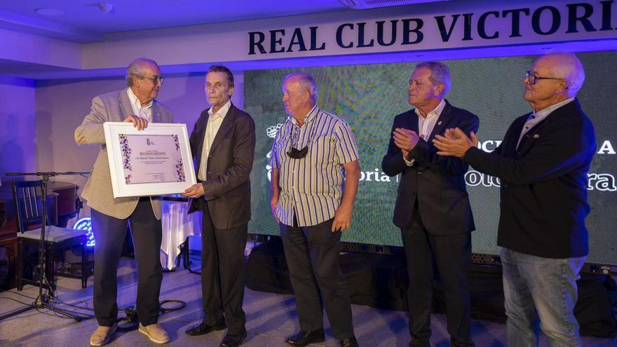 El Victoria homenajea a Manolo Vieira por representar los valores del Club