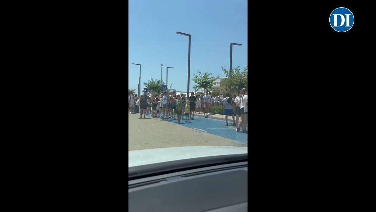 Los cruceristas hacen cola interminable a la espera de taxis en el puerto de Botafoc Ibiza