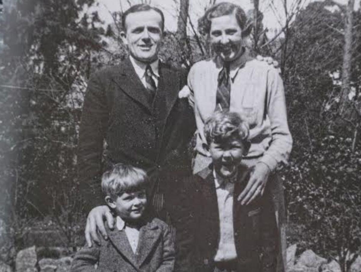 David Cornwell, el más pequeño de lo que parecía una familia feliz pero no lo era. Circa 1935.