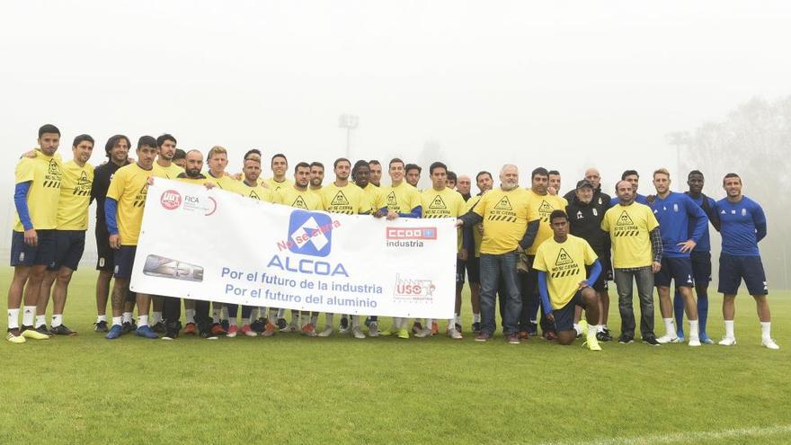 Los jugadores del Real Oviedo, en apoyo a los trabajadores de Alcoa