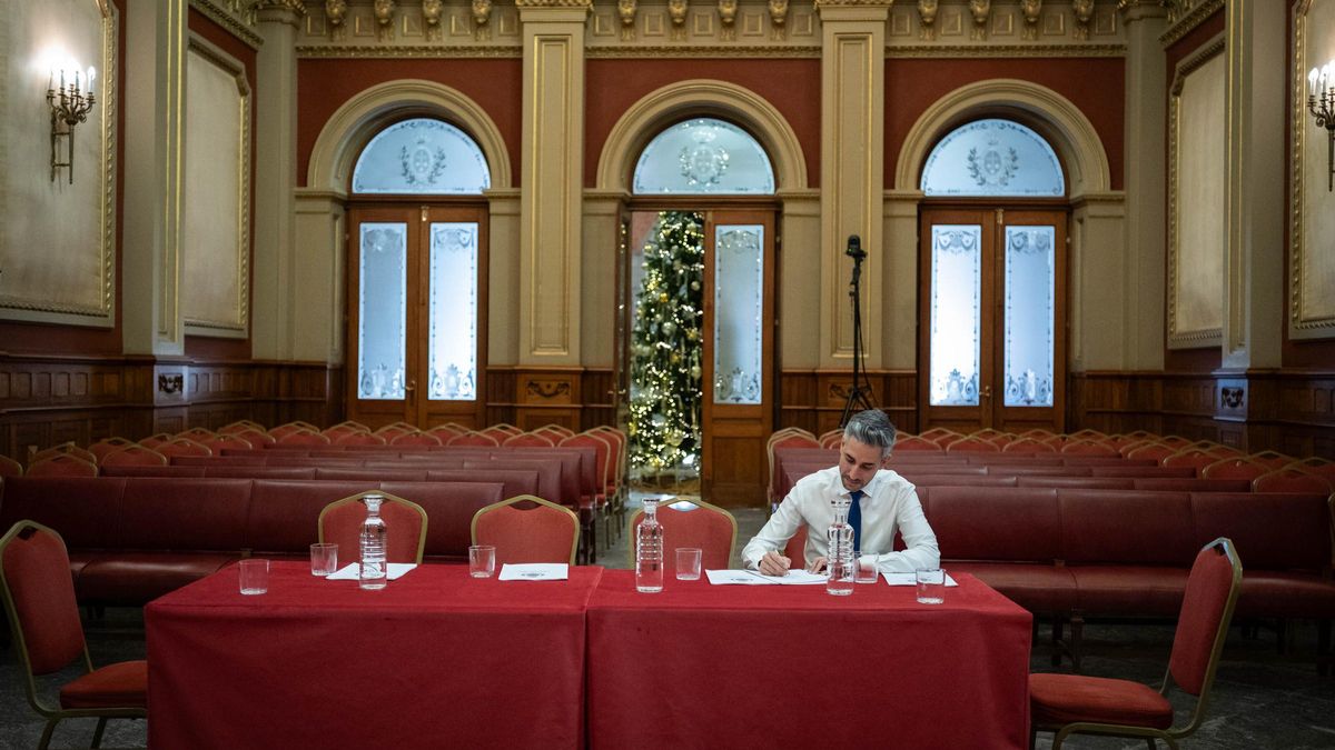 El concejal de Fiestas, Javier Caraballero, momentos antes del inicio del pleno municipal.