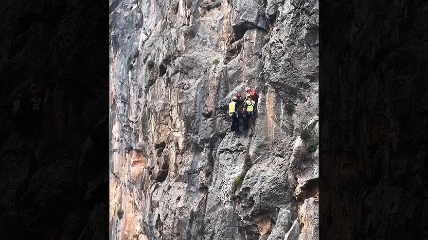 Así ha sido el espectacular rescate de tres escaladores atrapados a más de 200 metros de altura en s&#039;Entreforc, en Mallorca