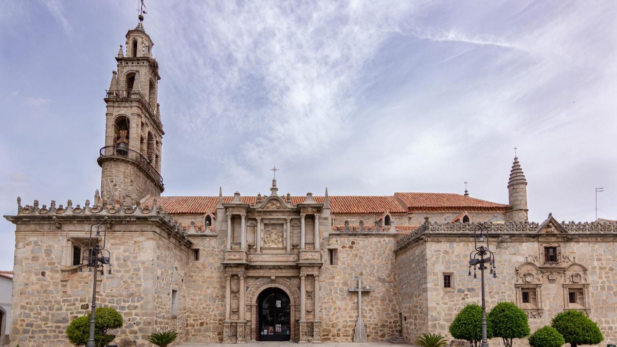 Imagen de la iglesia parroquial San Juan Bautista de Hinojosa del Duque.