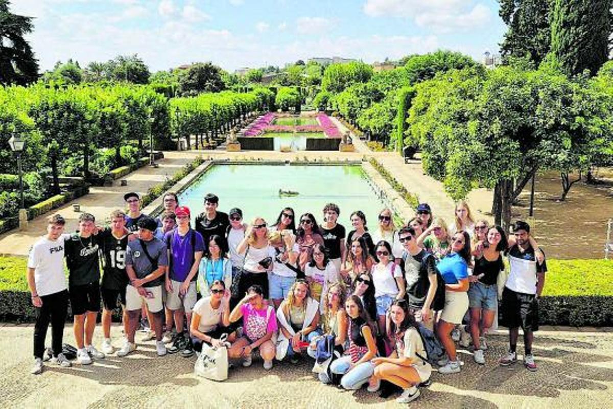 Alumnos del IES Medina Azahara y sus compañeros suecos de proyecto, durante la visita de estos a Córdoba.