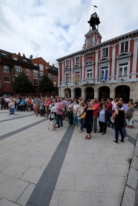 Minuto de silencio en Mieres