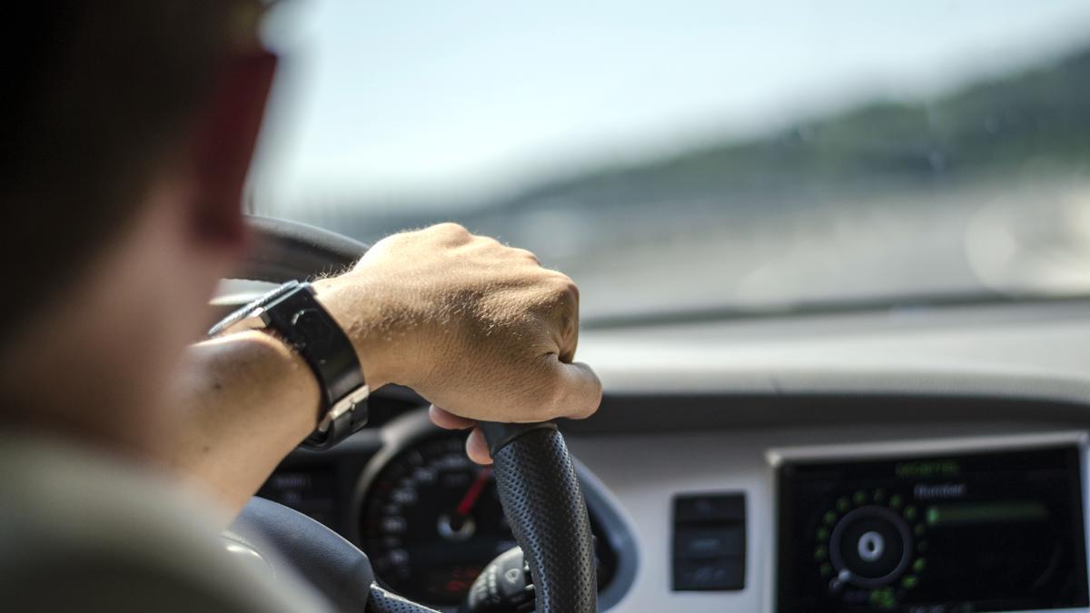 VÍDEO | Multas de hasta 135 euros por ir solo en el coche: la novedad que plantea la DGT y que debes tener en cuenta