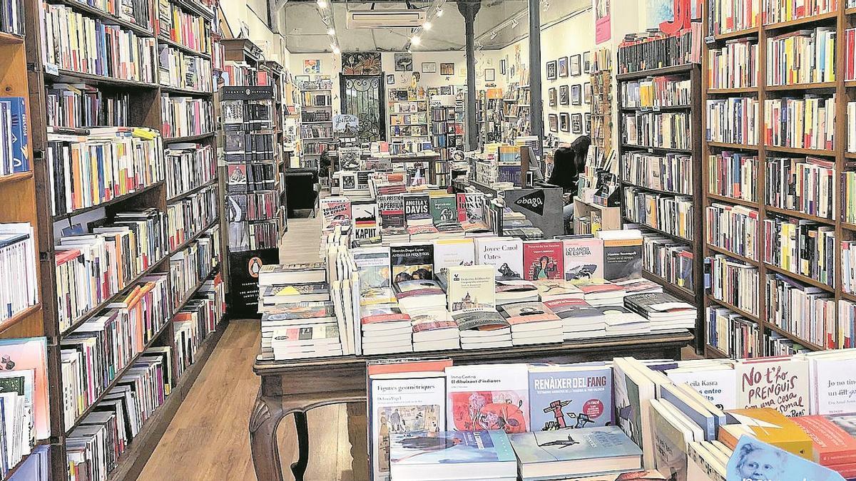 Interior de la librería Obaga, en el Eixample barcelonés.