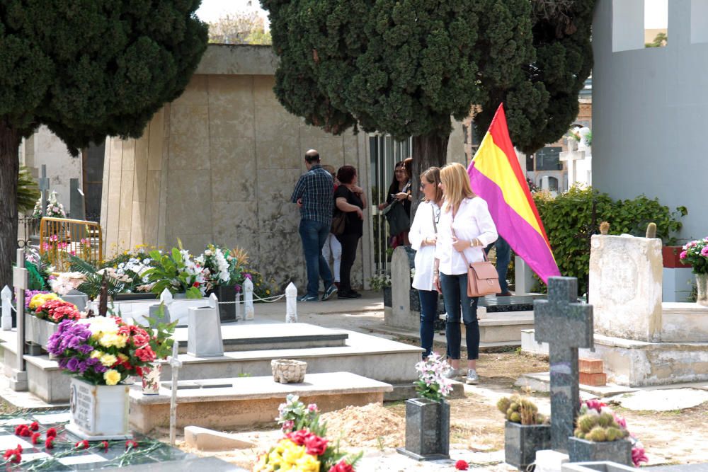 Homenaje a los fusilados en el cementerio de Paterna