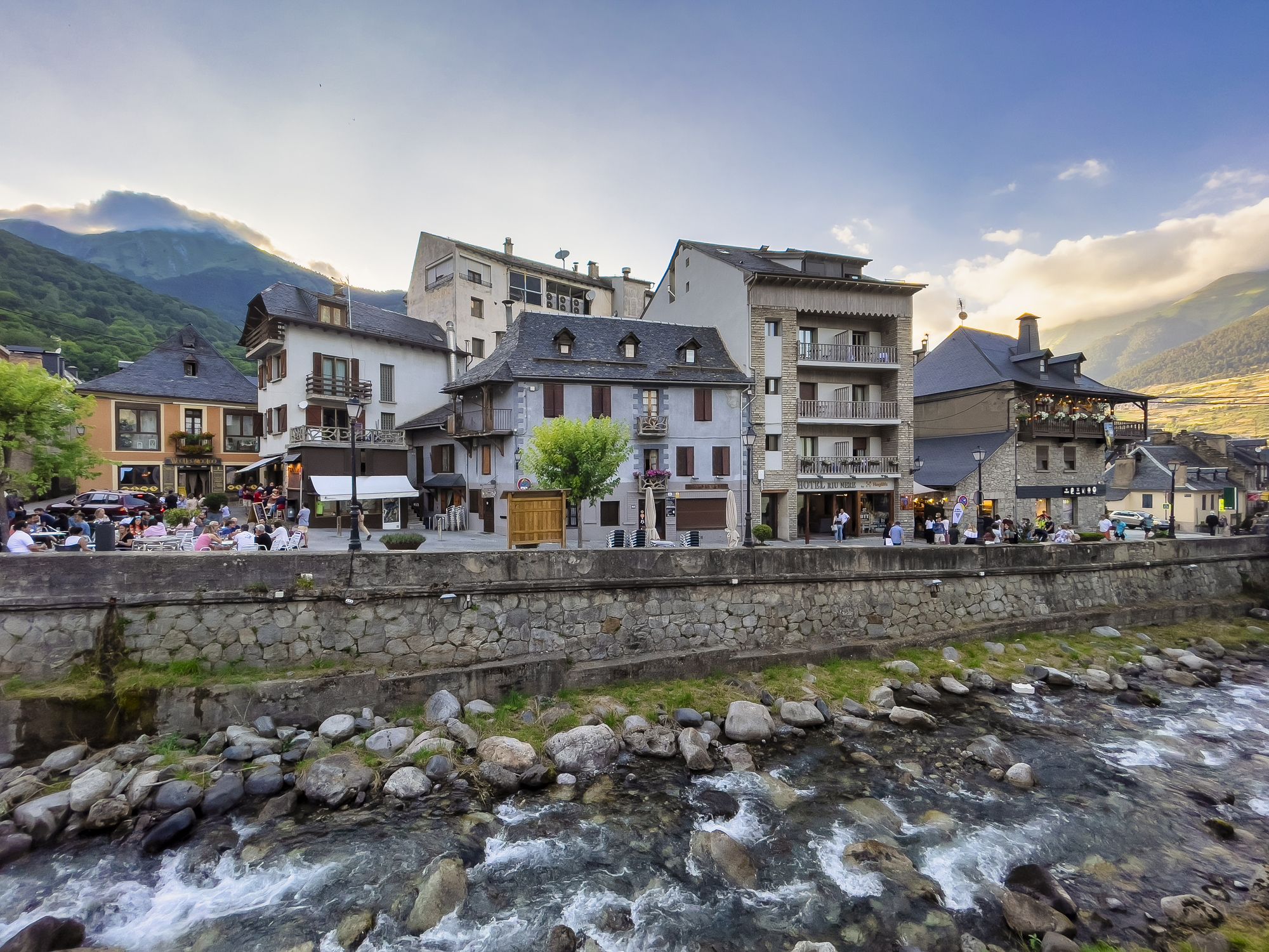 El río Garona a su paso por Viella