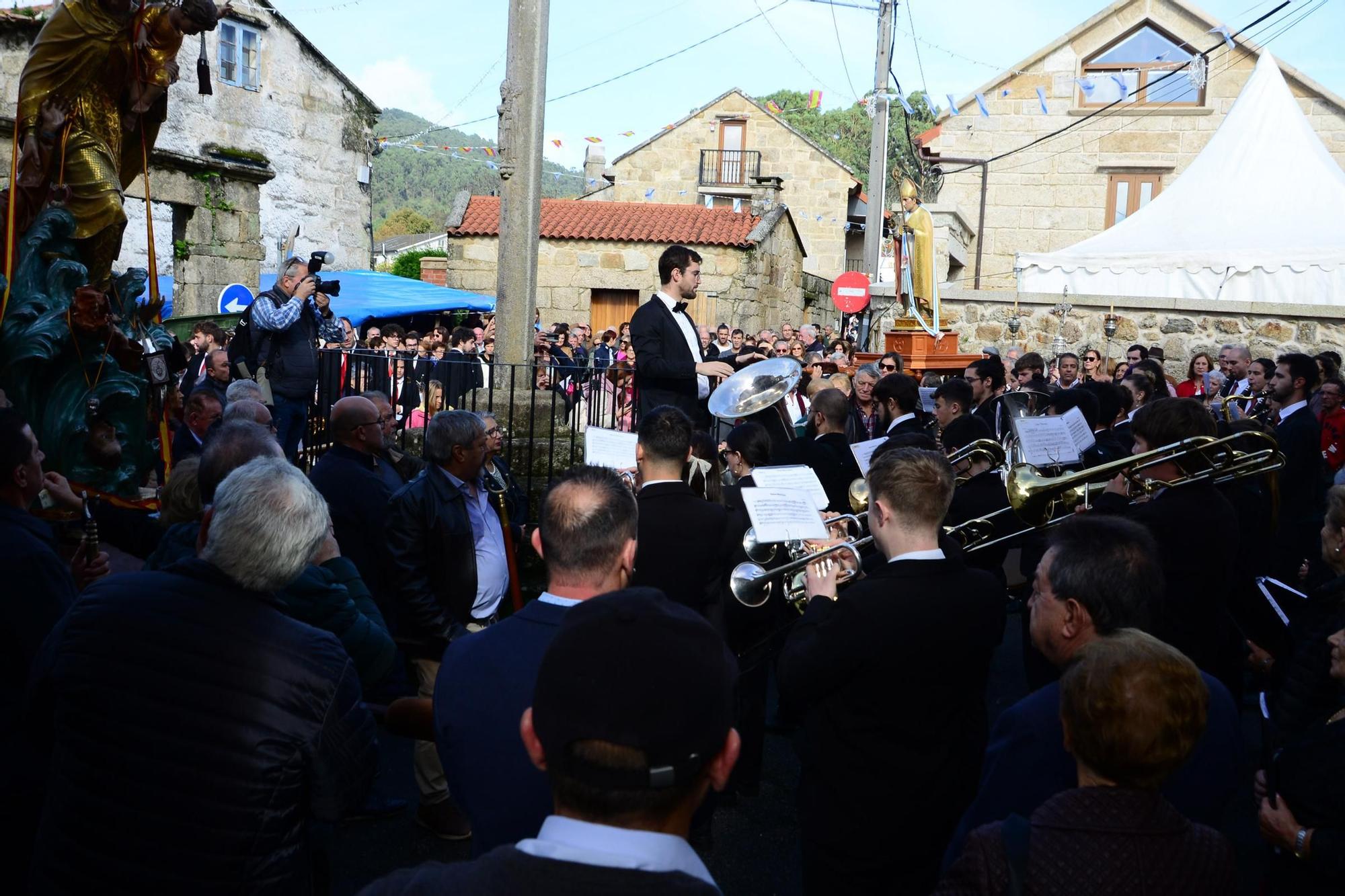 Las procesiones por el San Martiño de Moaña y Bueu aprovechan la tregua de la lluvia