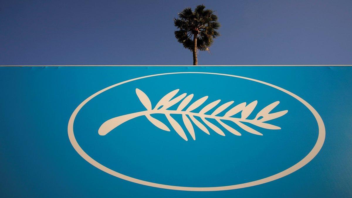 Cannes (France), 12/05/2015.- (FILE) - A palm tree is seen behind a giant canvas of the 68th Cannes Film Festival, in Cannes, France, 12 May 2015 (reissued 19 March 2020). According to media reports, the Cannes Film Festival 2020 was cancelled, organizers announced on 19 March 2020, over the spread of the SARS-CoV-2 coronavirus causing the Covid-19 disease. The 73rd annual Cannes International Film Festival was due to take place from 12 to 23 May 2020. (Cine, Francia) EFE/EPA/FRANCK ROBICHON *** Local Caption *** 51930307 Cannes (France), 12/05/2015.- (FILE) - A palm tree is seen behind a giant canvas of the 68th Cannes Film Festival, in Cannes, France, 12 May 2015 (reissued 19 March 2020). According to media reports, the Cannes Film Festival 2020 was cancelled, organizers announced on 19 March 2020, over the spread of the SARS-CoV-2 coronavirus causing the Covid-19 disease. The 73rd annual Cannes International Film Festival was due to take place from 12 to 23 May 2020. (Cine, Francia) EFE/EPA/FRANCK ROBICHON *** Local Caption *** 51930307