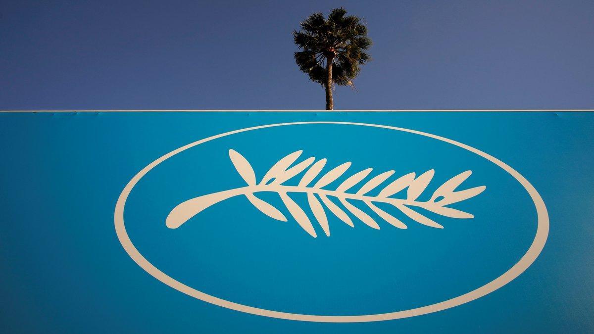 Cannes (France), 12/05/2015.- (FILE) - A palm tree is seen behind a giant canvas of the 68th Cannes Film Festival, in Cannes, France, 12 May 2015 (reissued 19 March 2020). According to media reports, the Cannes Film Festival 2020 was cancelled, organizers announced on 19 March 2020, over the spread of the SARS-CoV-2 coronavirus causing the Covid-19 disease. The 73rd annual Cannes International Film Festival was due to take place from 12 to 23 May 2020. (Cine, Francia) EFE/EPA/FRANCK ROBICHON *** Local Caption *** 51930307