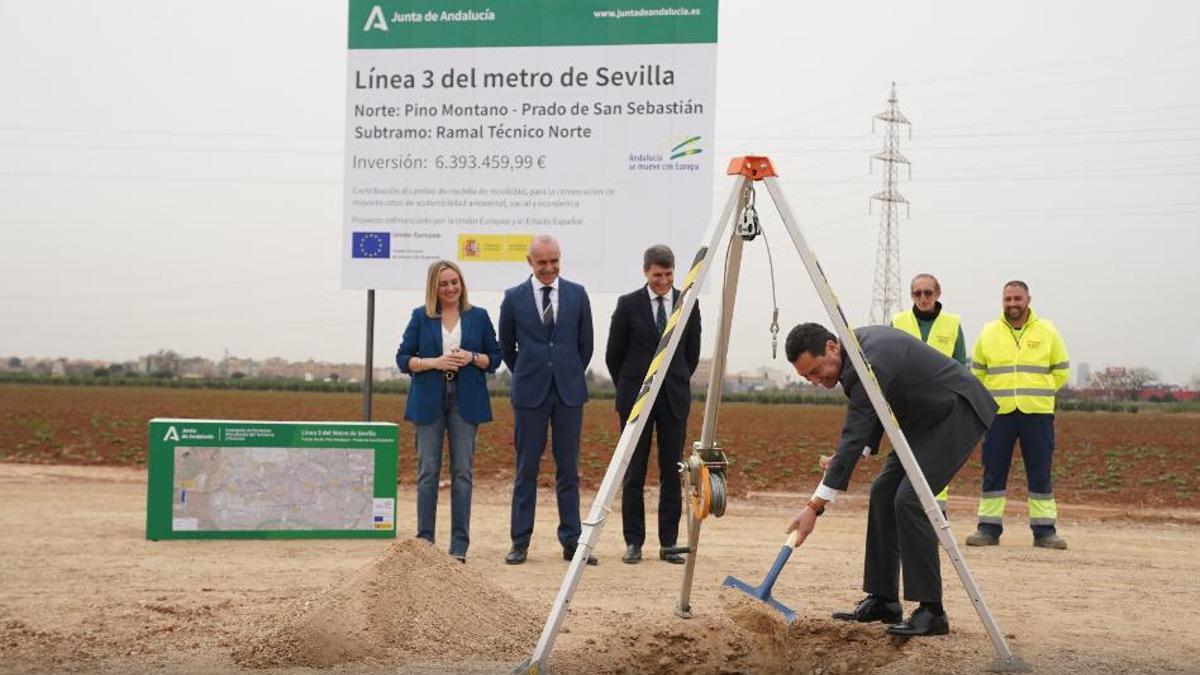 Juanma Moreno pone la primera piedra de la construcción de la línea 3 de metro de Sevilla