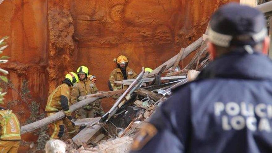 Muere una mujer al derrumbarse un edificio en Alcoy