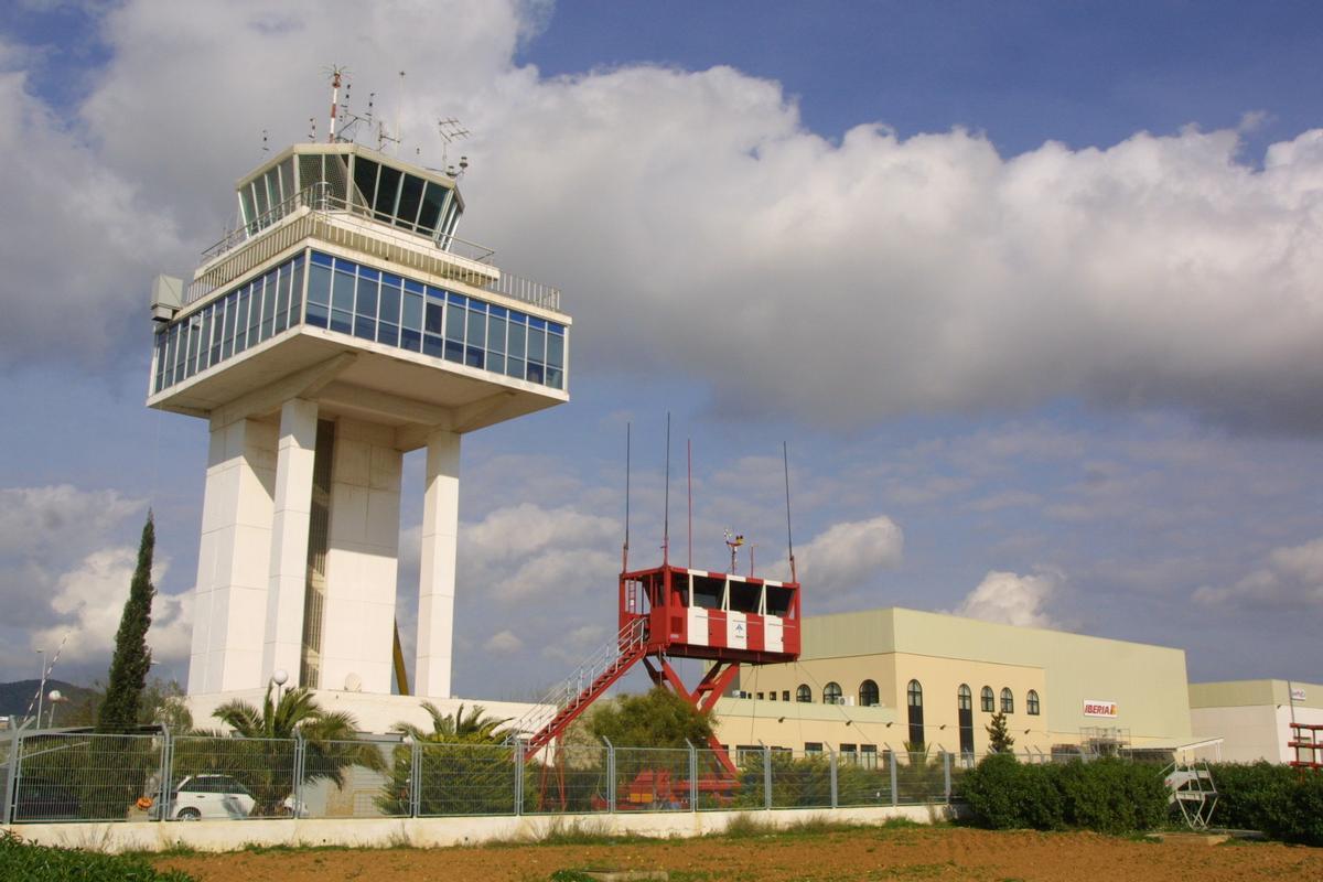 La torre de control de Ibiza.