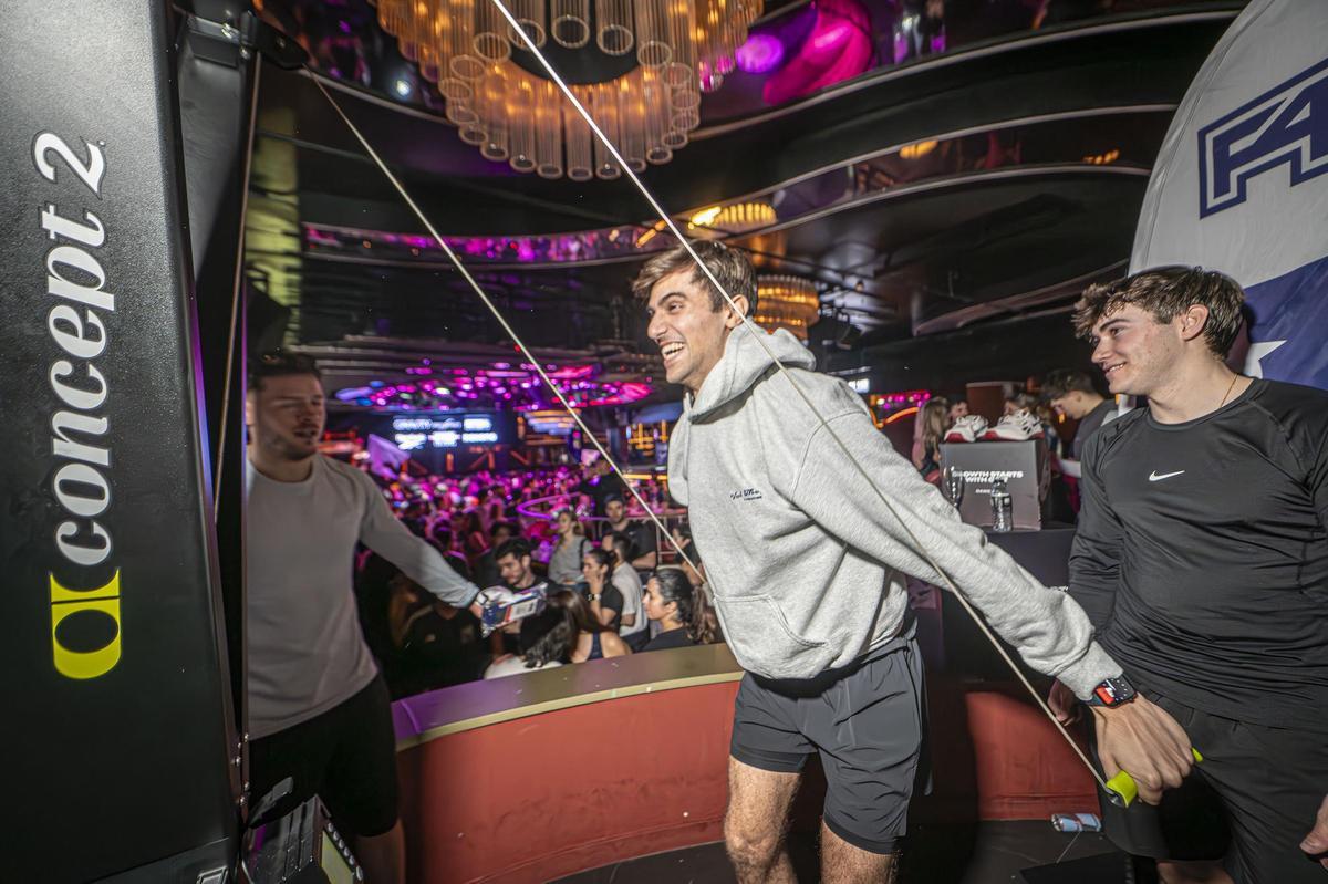 Así es la noche más runner de Barcelona: 900 corredores de marcha (literal) en la discoteca Sutton