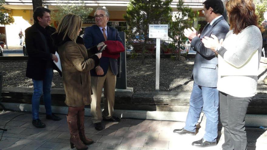 Descubrimiento de la primera placa, dedicada a &#039;El meteorito&#039;