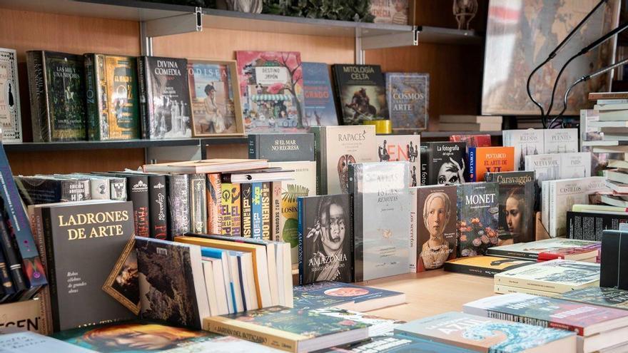 La lluvia obliga a trasladar la Feria del Libro de Mérida al Alcazaba y aplaza el concierto tributo a Manolo García