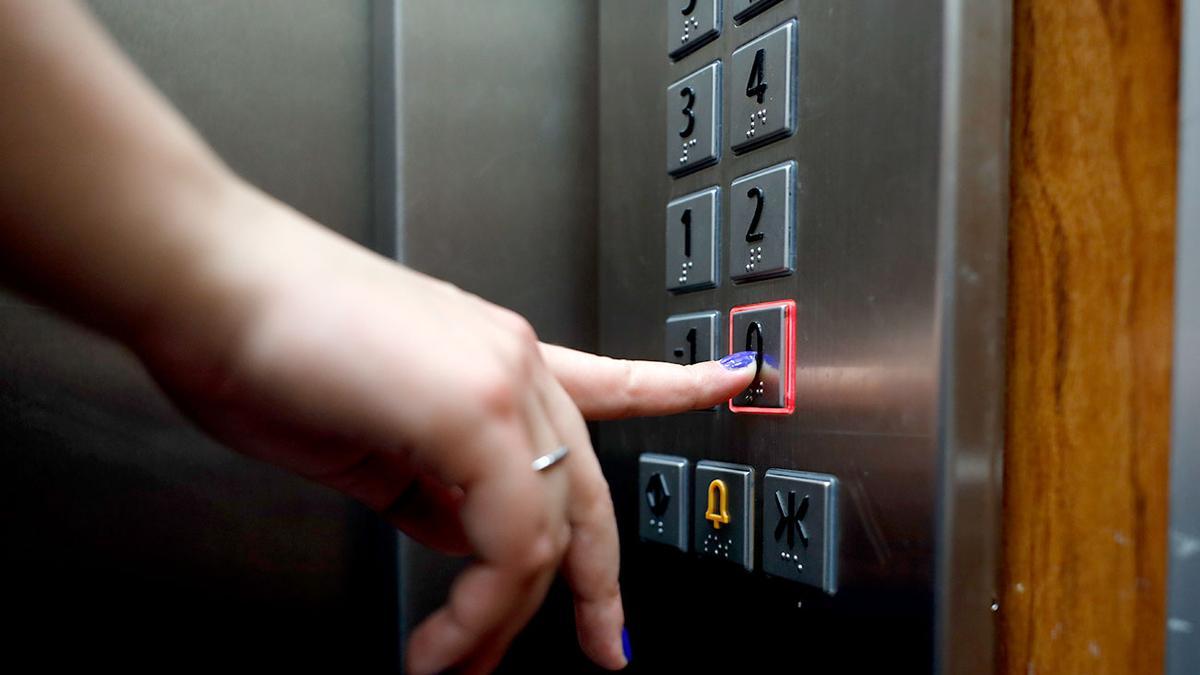 Los ascensores tendrán que revisarse por la nueva normativa estatal.