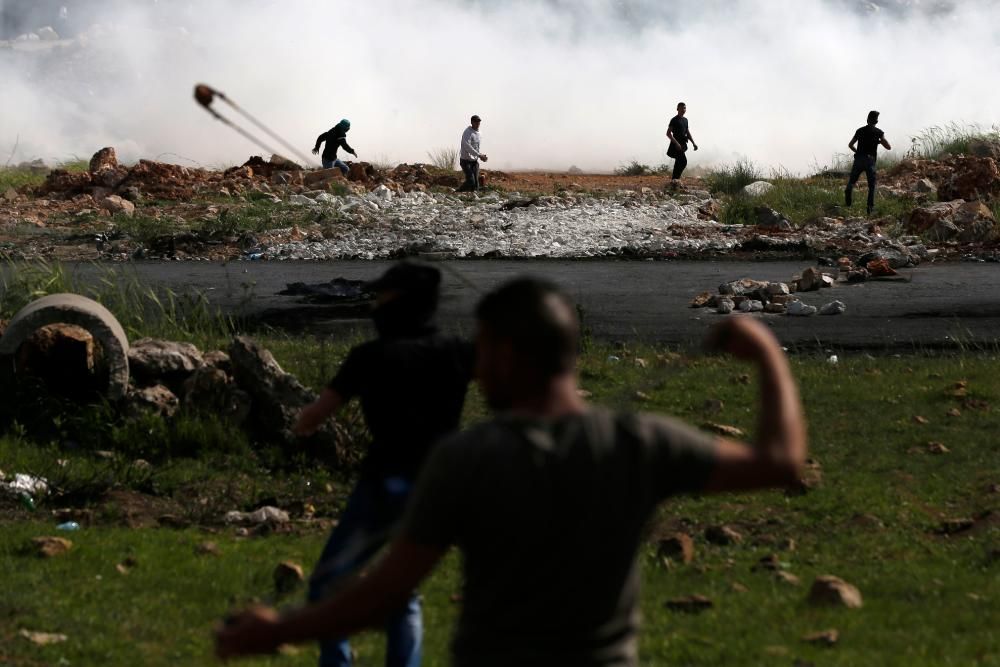 Siete palestinos murieron y unos 250 resultaron heridos por disparos de soldados israelíes durante las protestas de este viernes cerca de la frontera entre Gaza y el Estado hebreo.