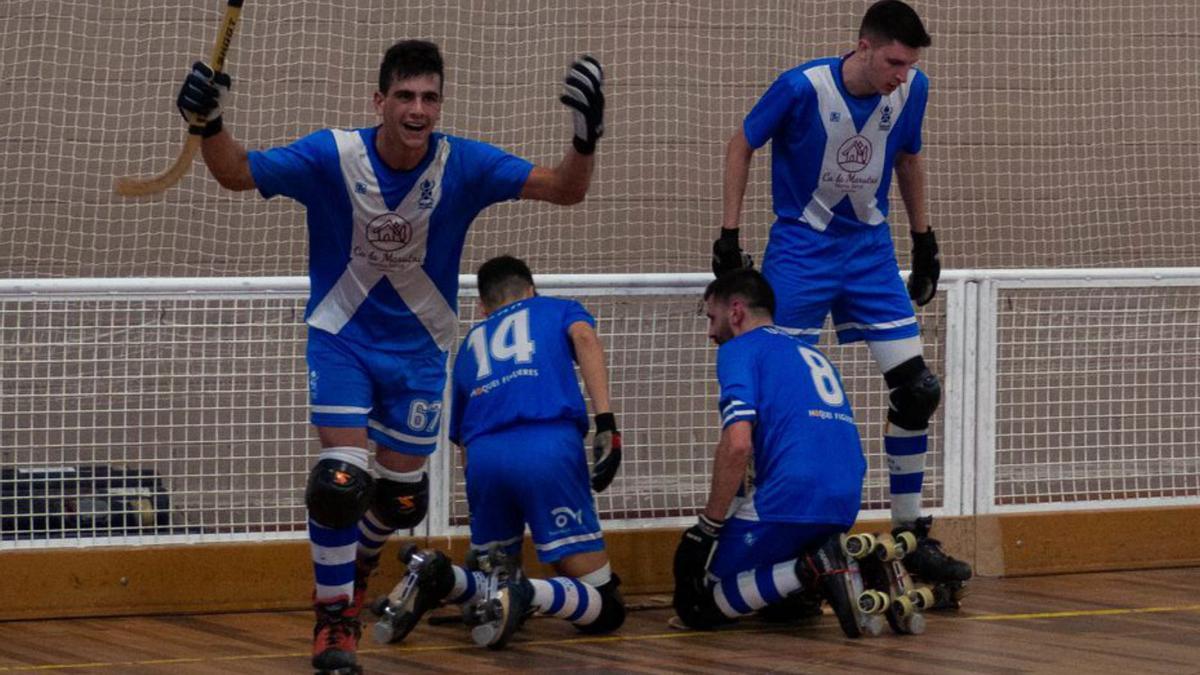 El jugadors del CH celebrant un dels gols