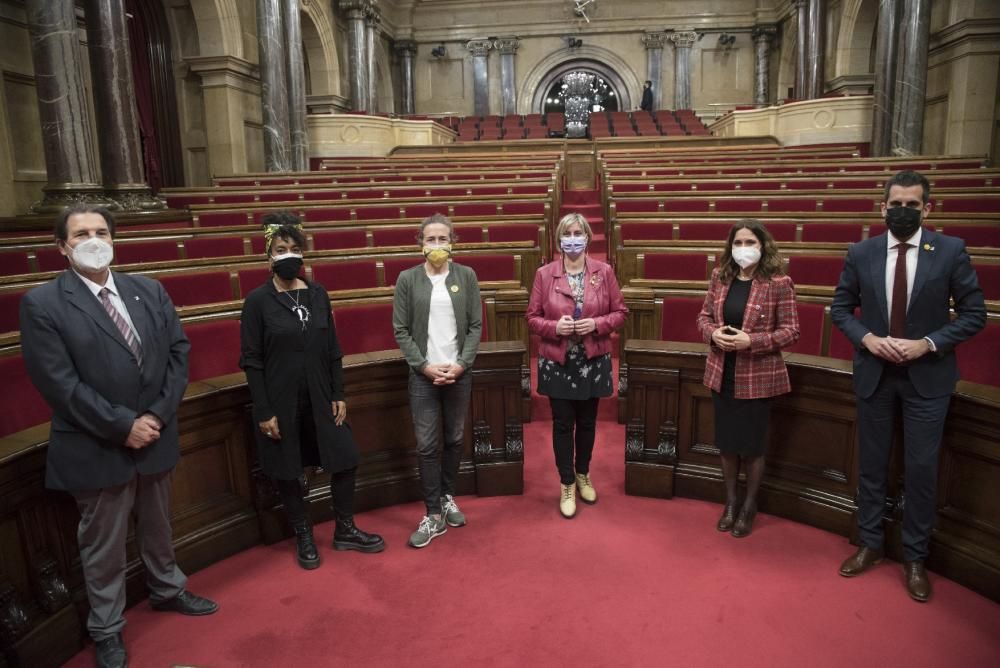 Els diputats de la Catalunya Central posen junts a l'hemicicle