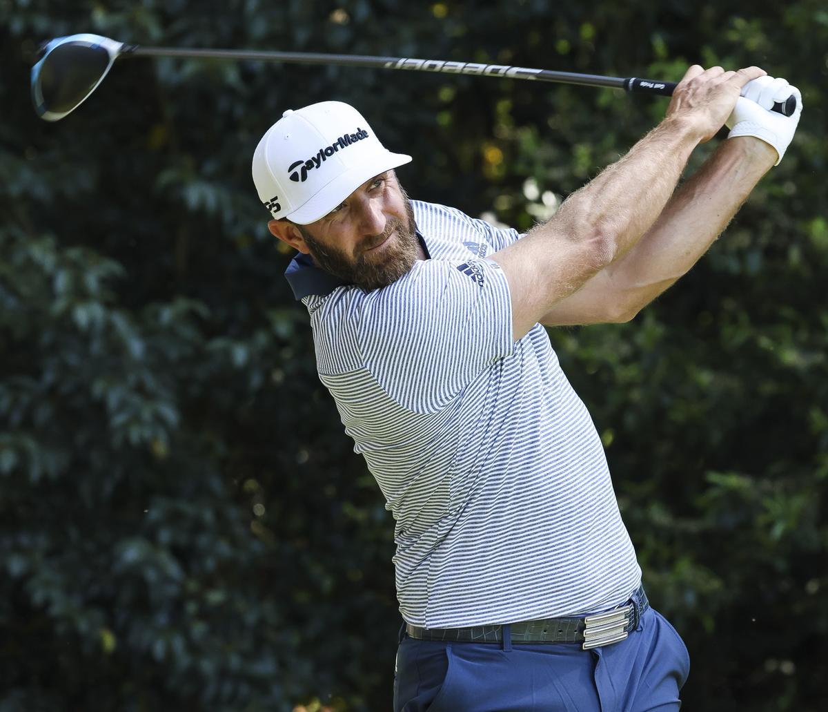 Dustin Johnson, defensor del título, en un momento de su vuelta de entrenamiento