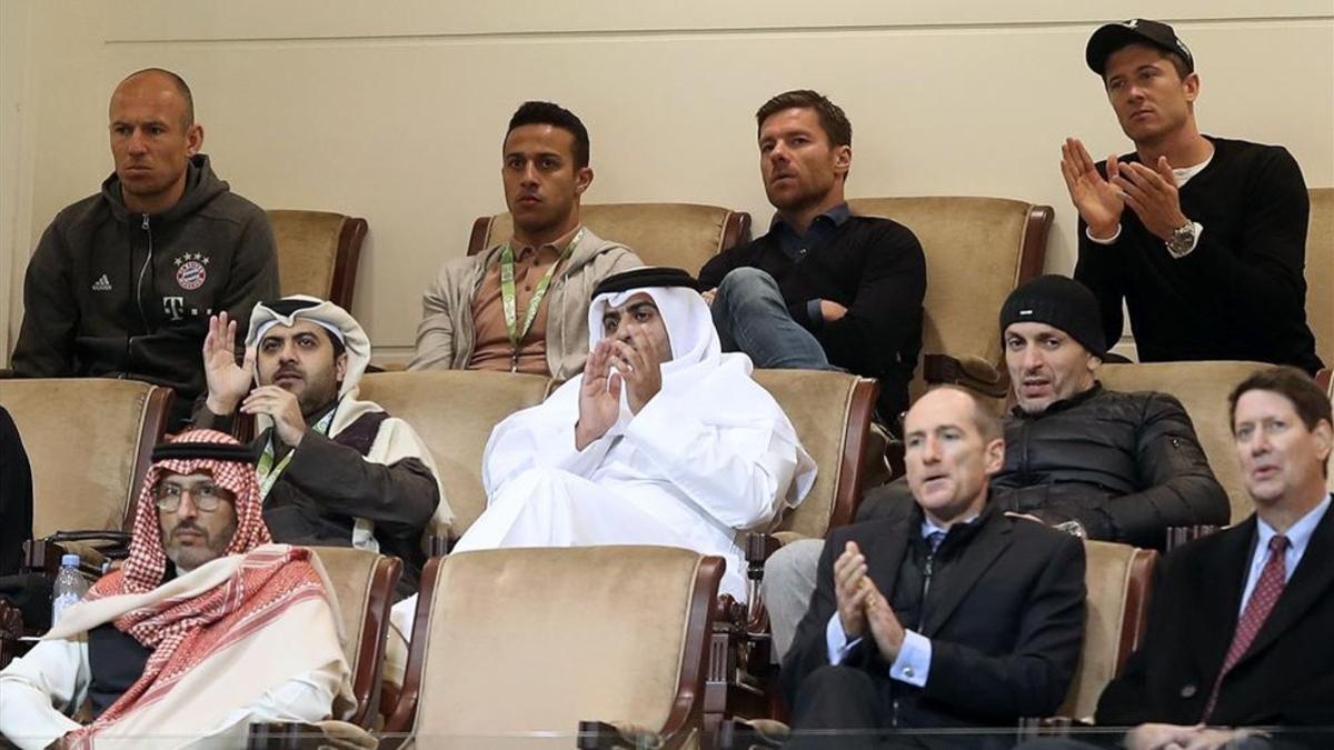 Thiago siguió junto a Xabi Alonso, Robben y Lewandowski el duelo entre Verdasco y Djokovic en las semifinales del torneo de Doha