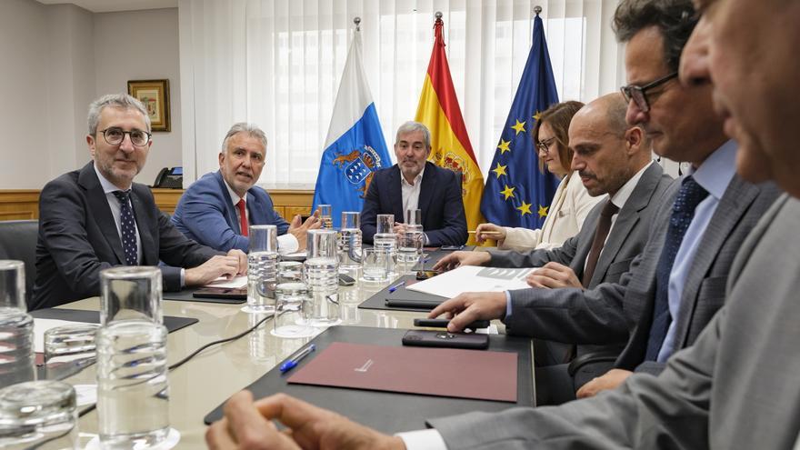 Gobierno y Canarias pactan una reforma legal urgente para distribuir a menores migrantes