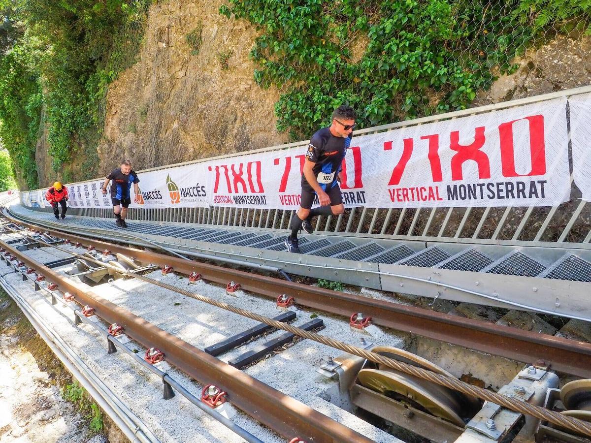 Les millors fotos de la vuitena edició de la Cursa Vertical de Montsrerat 2026