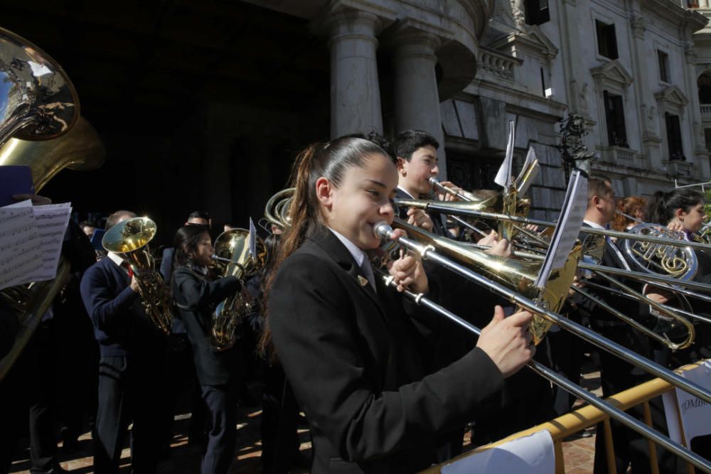 Búscate en el público de la mascletà del 1 de marzo