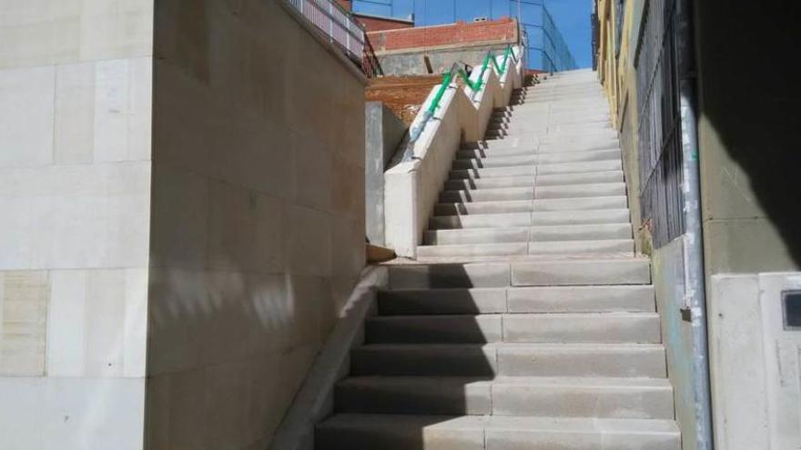 Las escaleras de la calle Fernández de Oviedo.