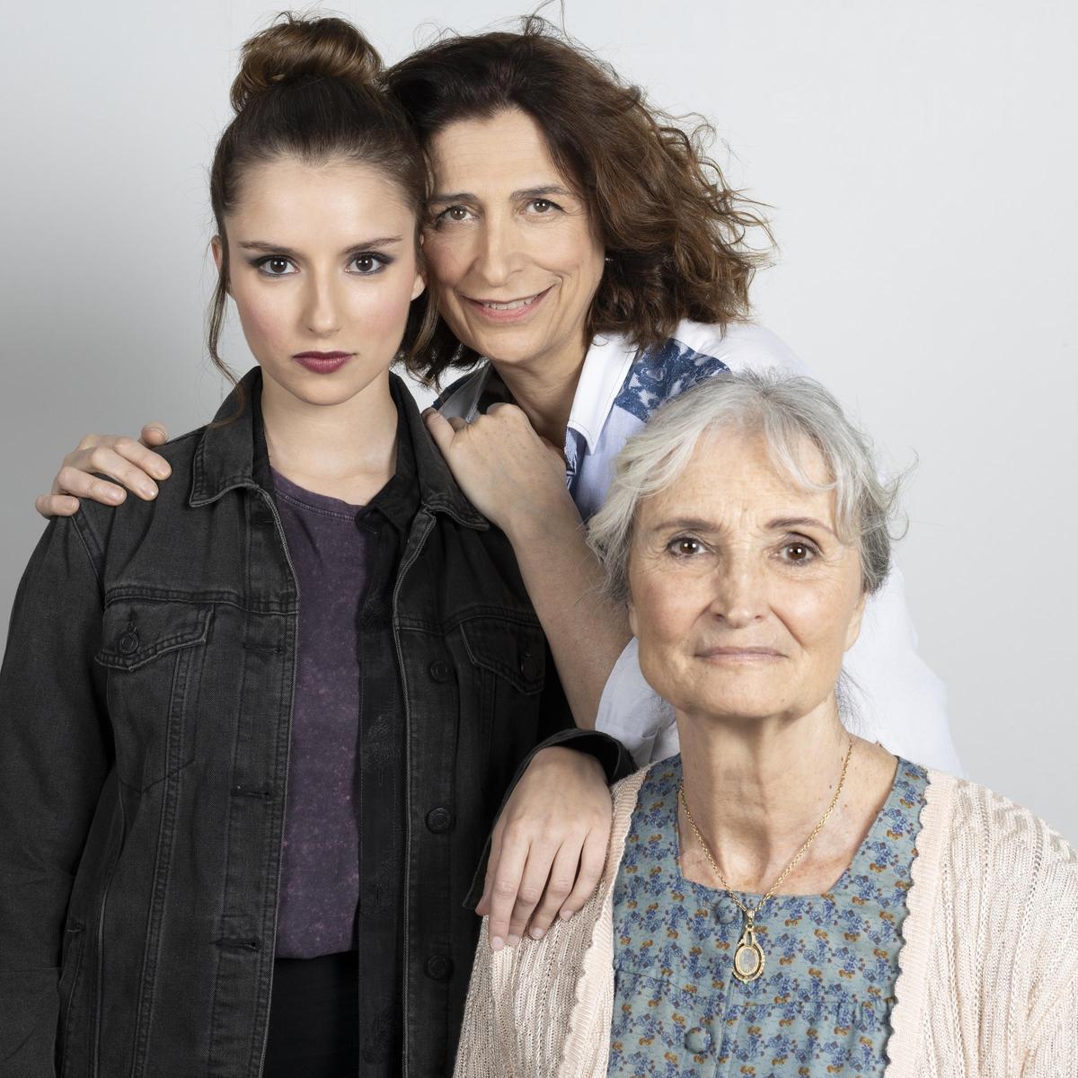 De izda. a dcha., Helena Ezquerro, Belén Ponce de León y Amparo Pamplona, protagonistas de 'Camino largo de vuelta a casa'.