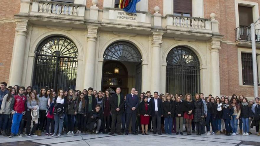 Los escolares se suman a la condena por la violencia de género