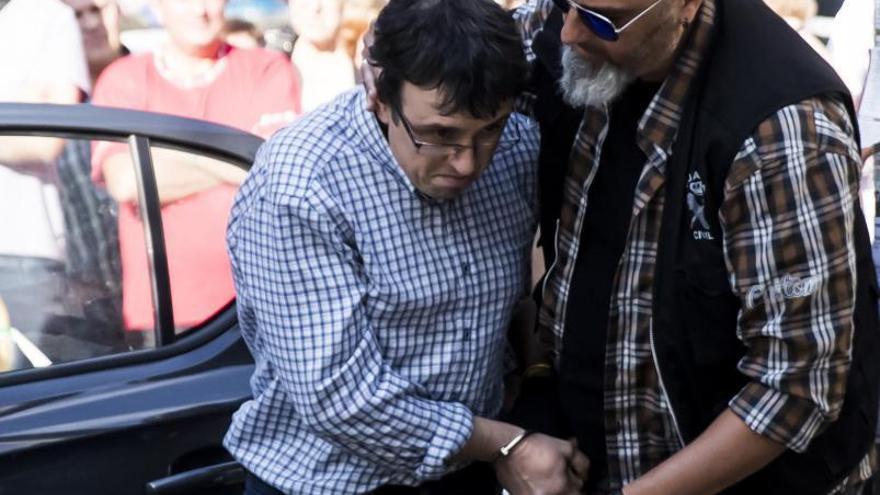 José Luis Abet es conducido al juzgado de Caldas detenido en 2019. |   // ÓSCAR CORRAL
