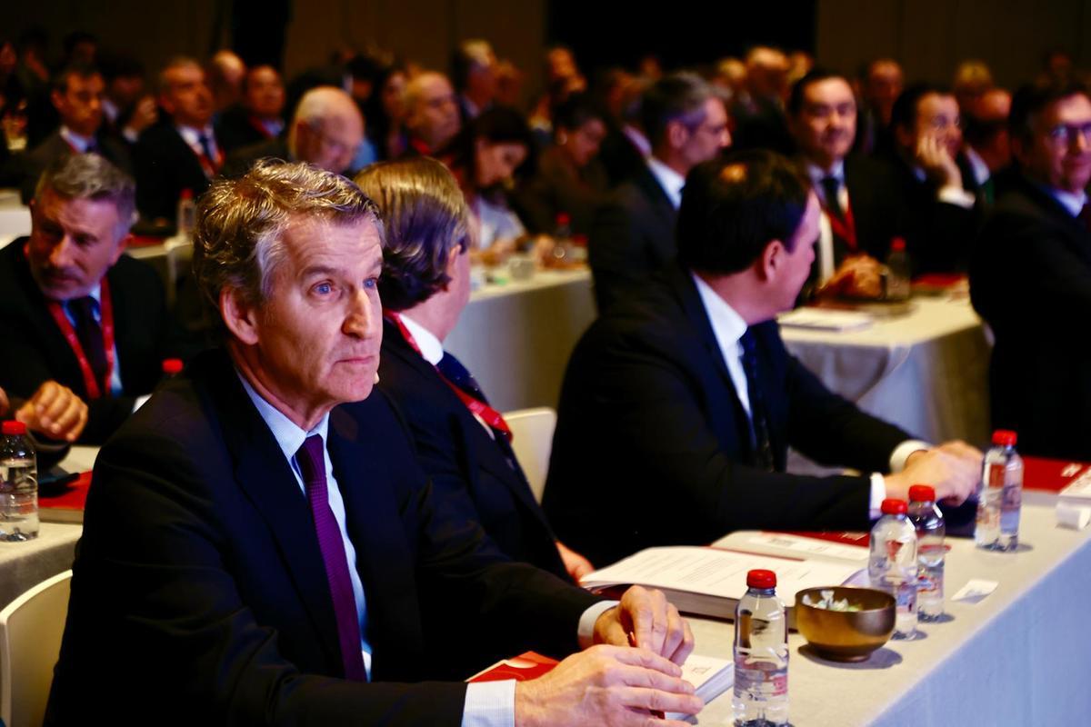 Feijóo, Llorca y Catalá asisten a la asamble de AVE