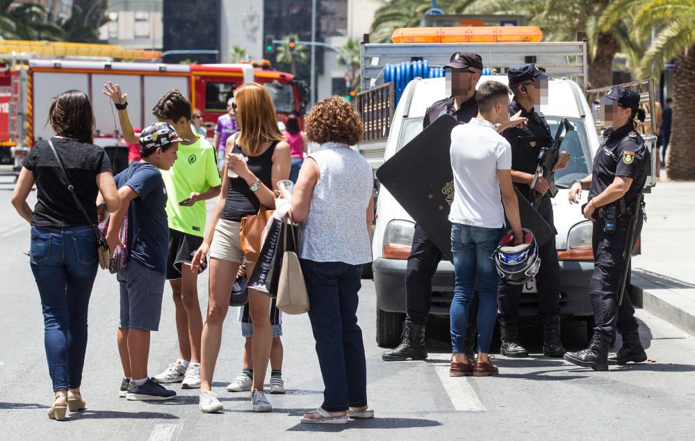 Las mascletàs previas a hogueras arrancan con mucho público y sin incidentes