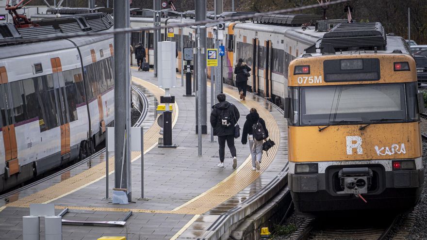 Retards a l&#039;R4 per l&#039;avaria d&#039;un tren a l&#039;estació de la Granada