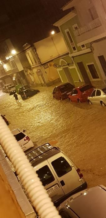 Consecuencias de la tromba de agua caída en Alzira esta pasada madrugada y esta mañana.