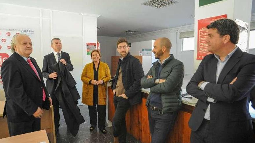 Asistentes al acto de presentación del curso de AJE. // iñaki Abella