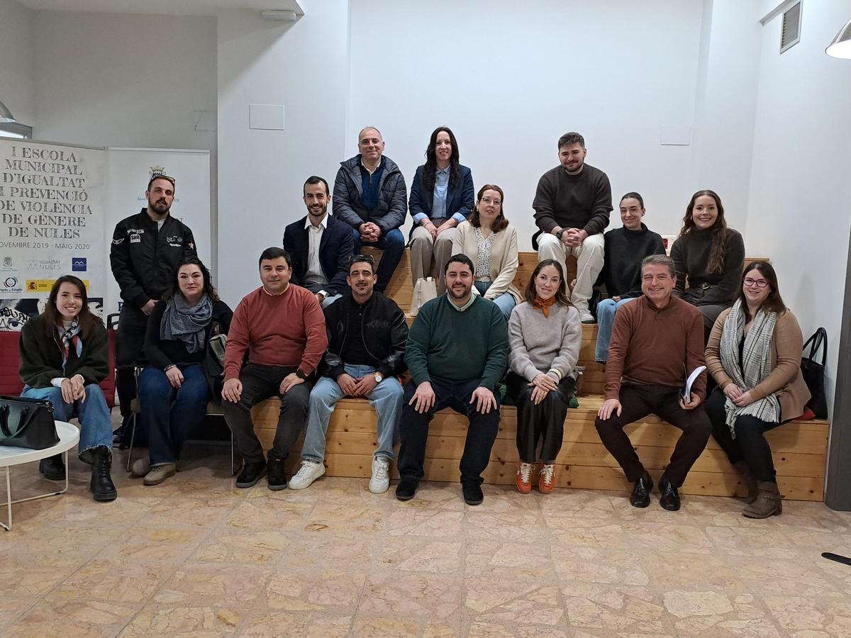 Foto de familia de los participantes, junto alcalde y el concejal de Desarrollo Local, entre otros.