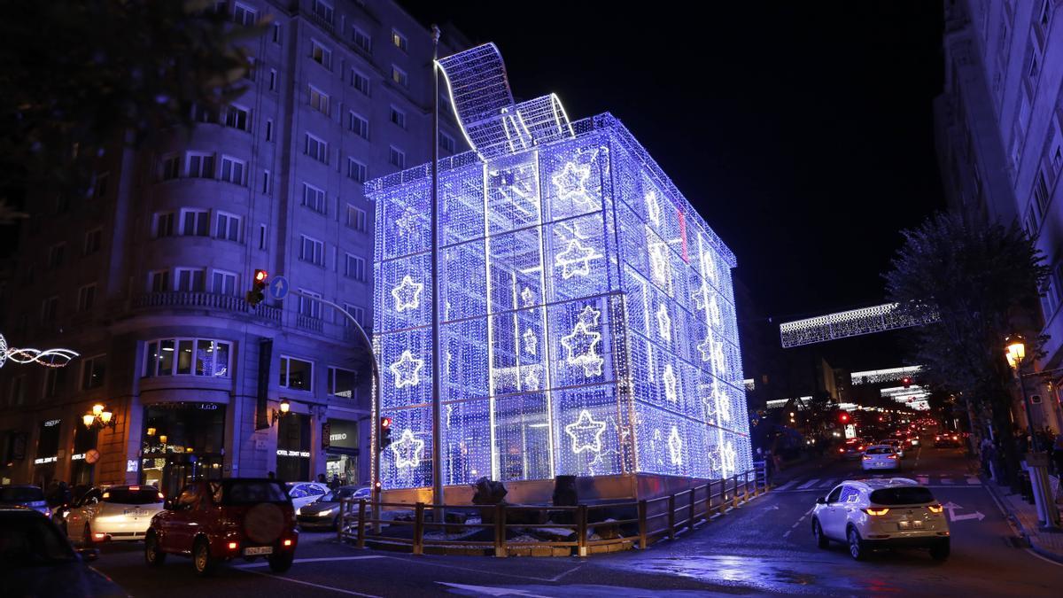 La Caja de Regalo gigante en la Gran Vía de Vigo.