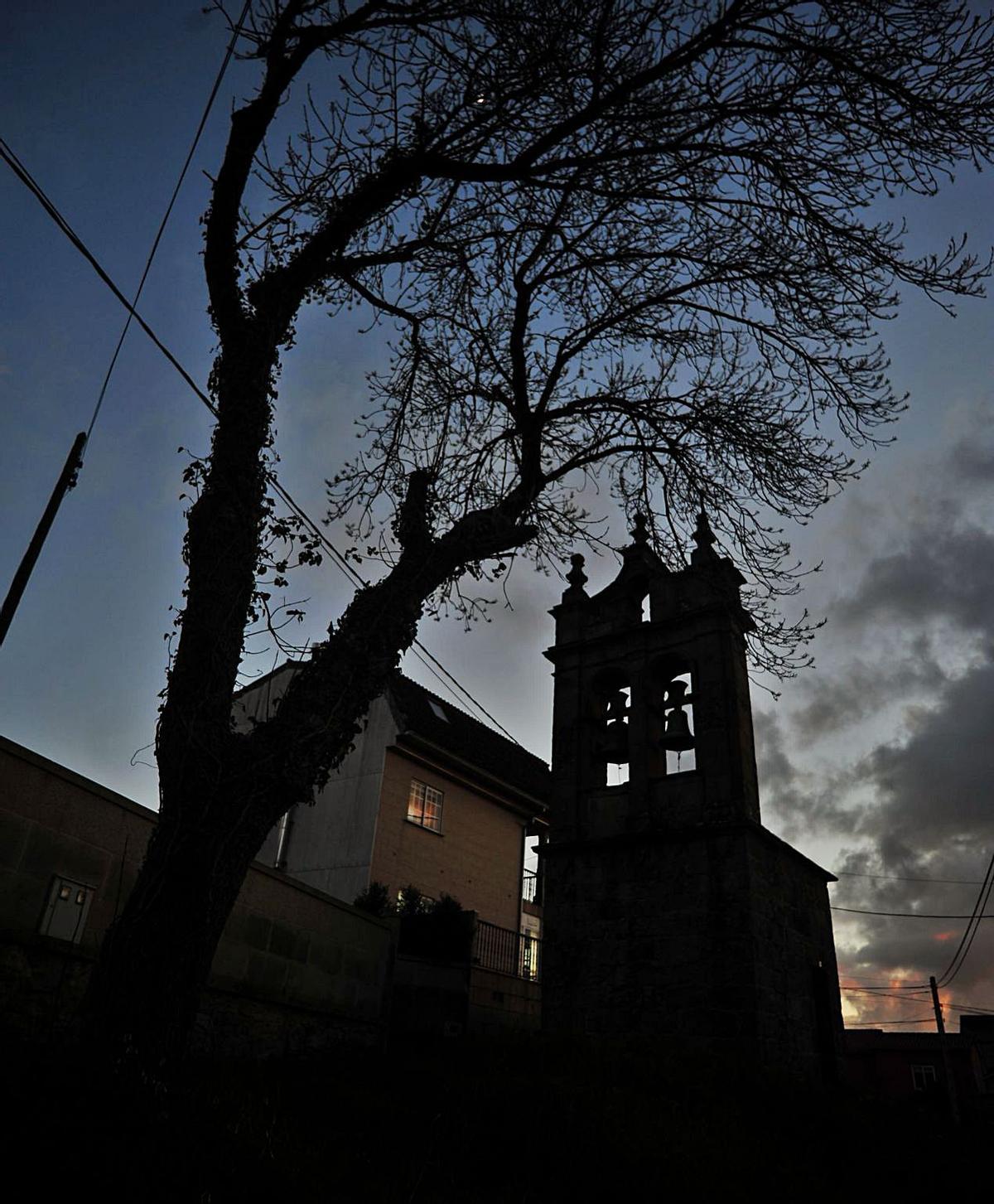 Campanario de la iglesia de Bamio, en Vilagarcía. | // IÑAKI ABELLA