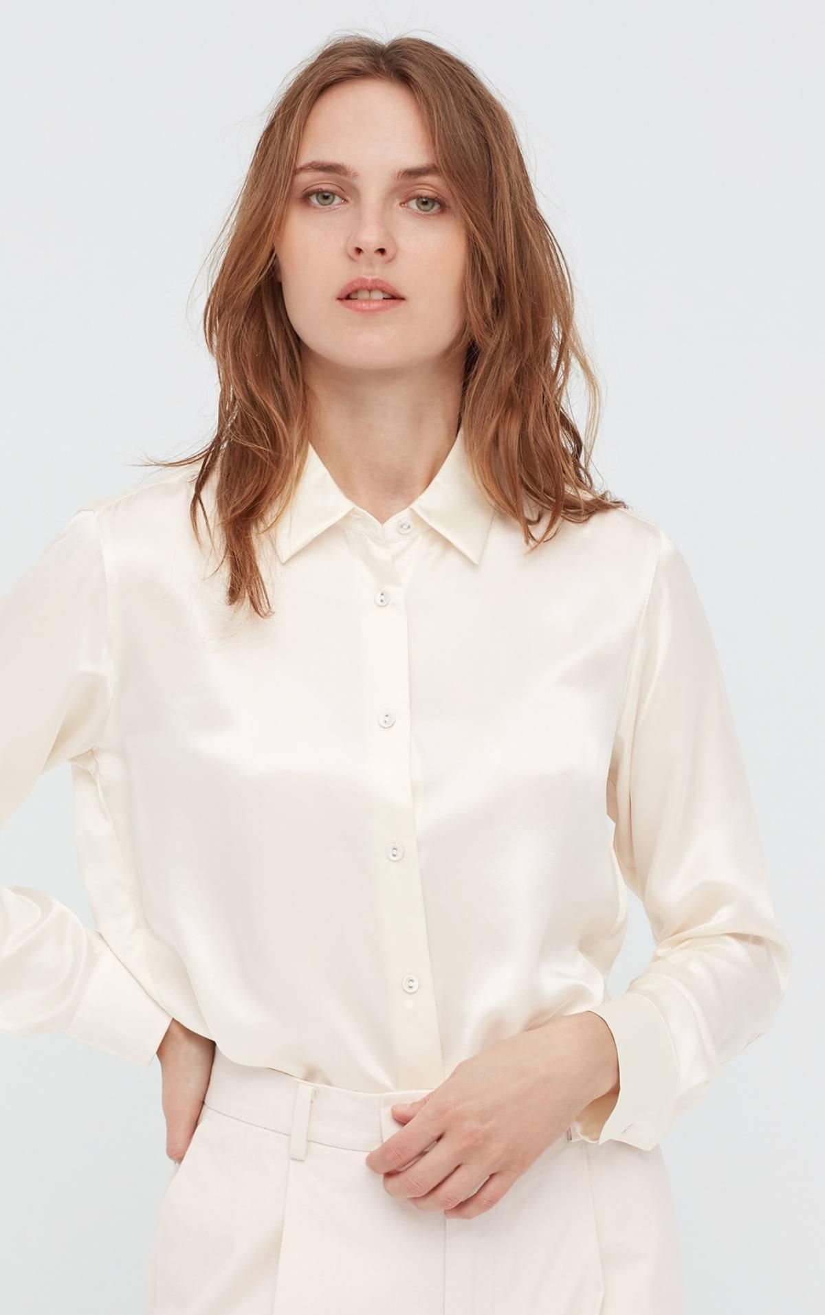 Blusa de seda de la colección de Inés de la Fressange para Uniqlo