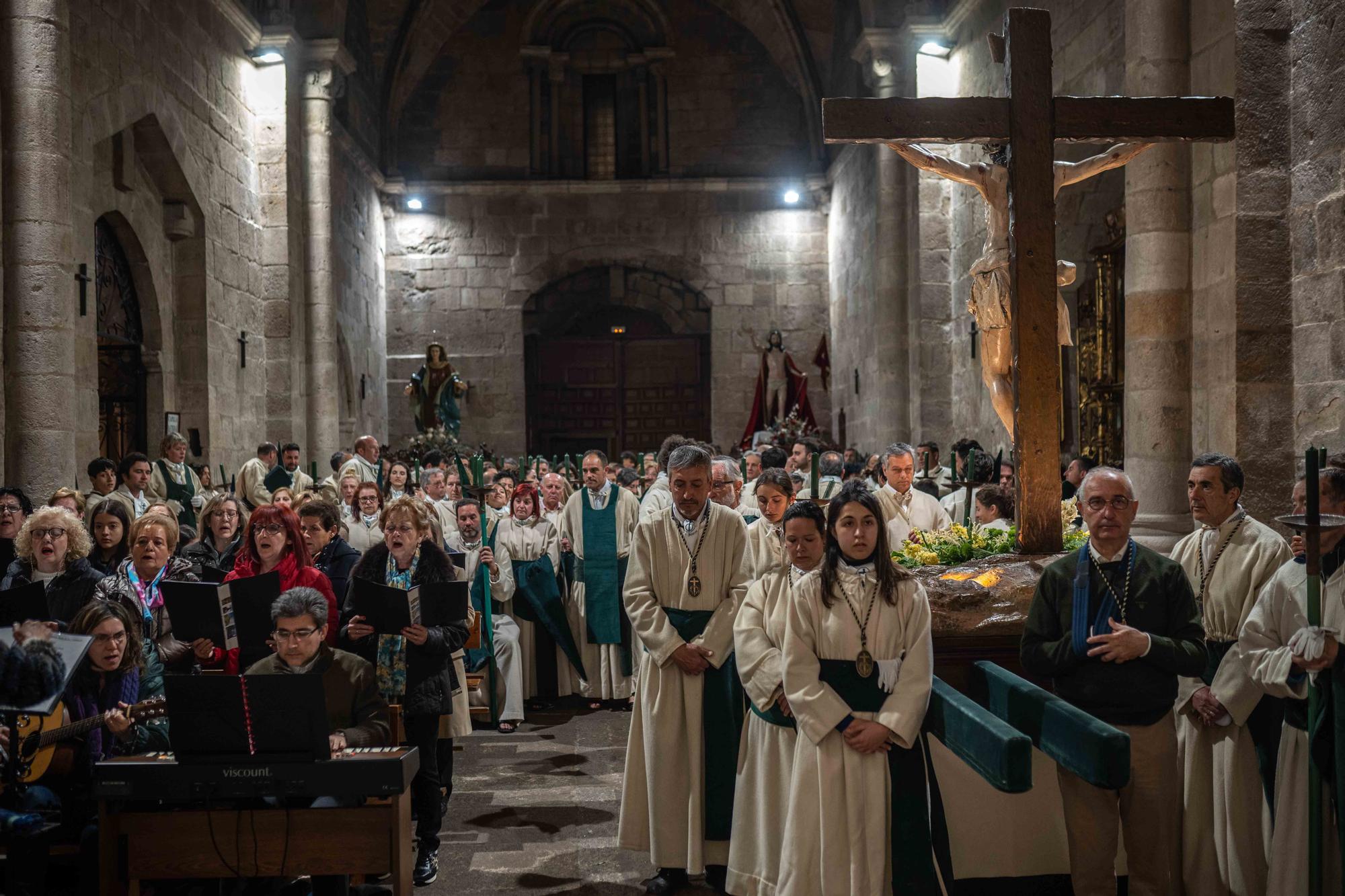 GALERÍA | Así ha sido la procesión de las Siete Palabras